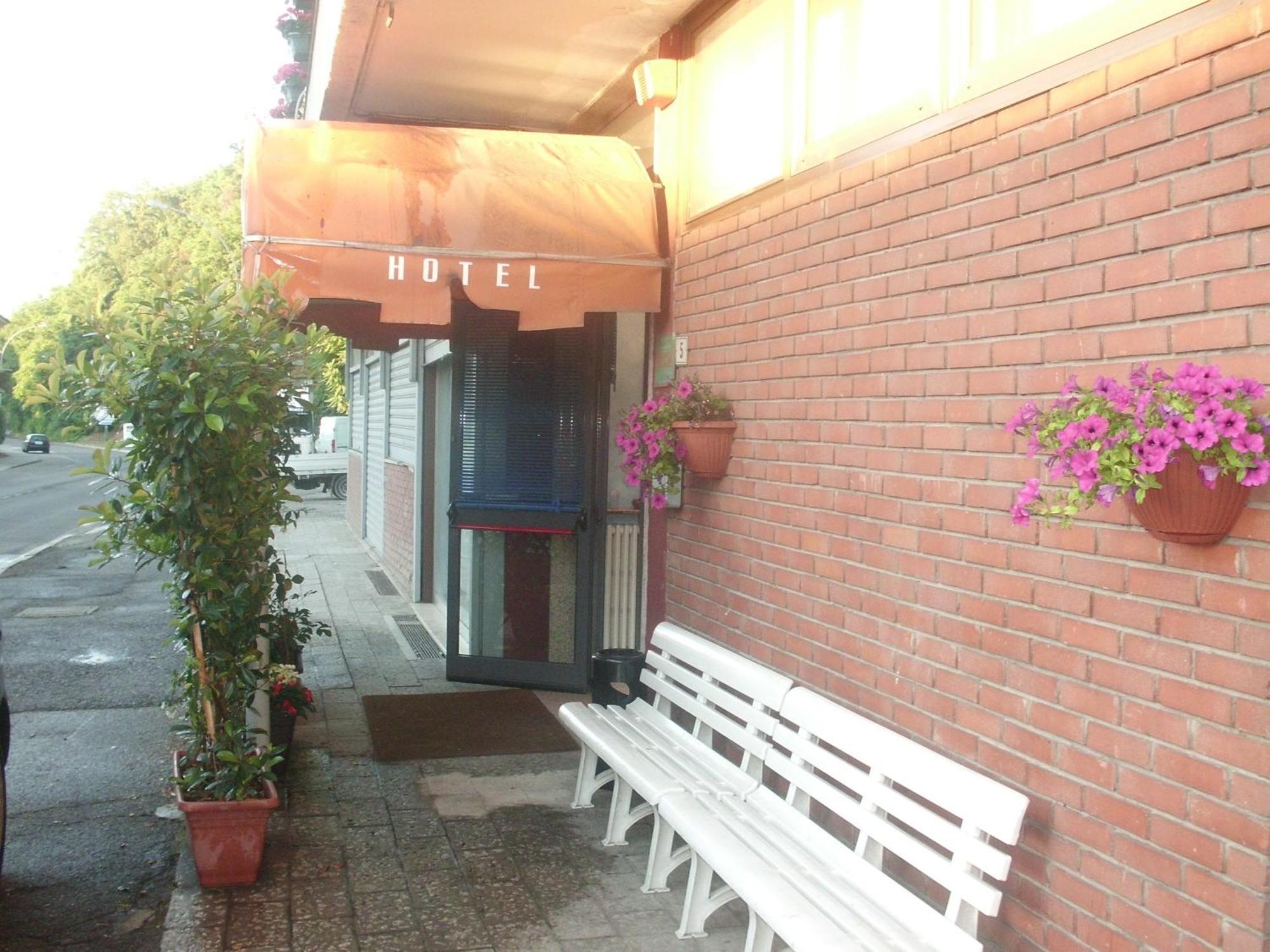 Hotel Lombardia Seveso Exterior foto