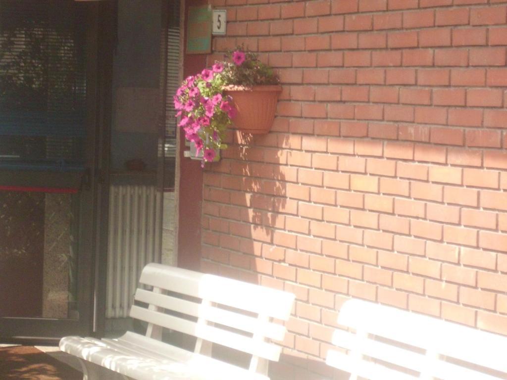 Hotel Lombardia Seveso Exterior foto